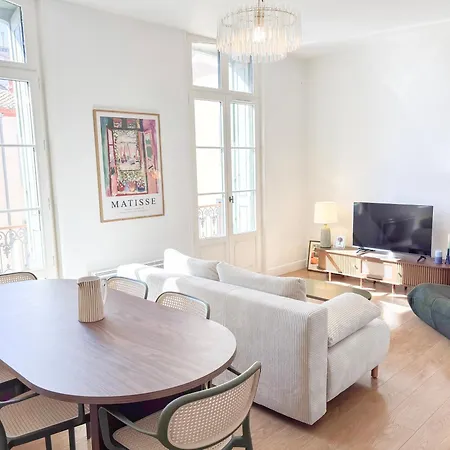 Hyper-centre, Lumineux Et Design