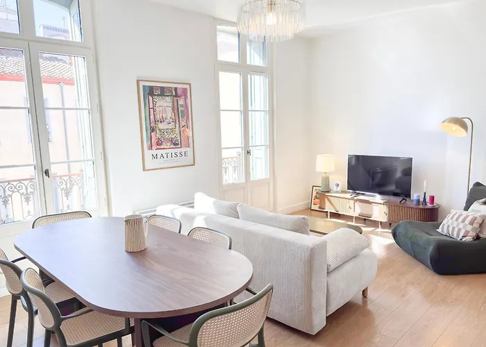 Hyper-centre, Lumineux Et Design