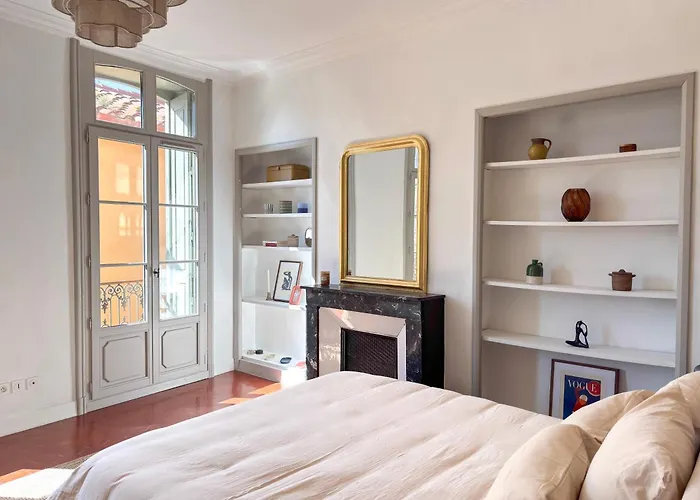 Hyper-centre, Lumineux Et Design