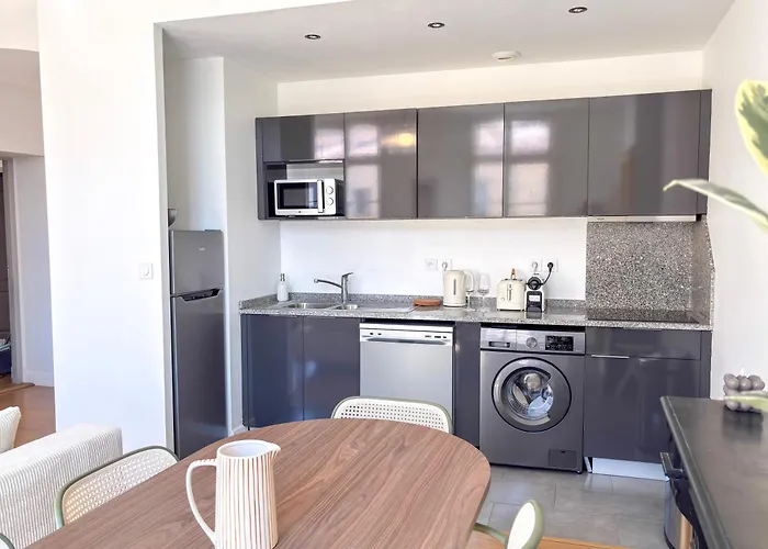 Hyper-centre, Lumineux Et Design