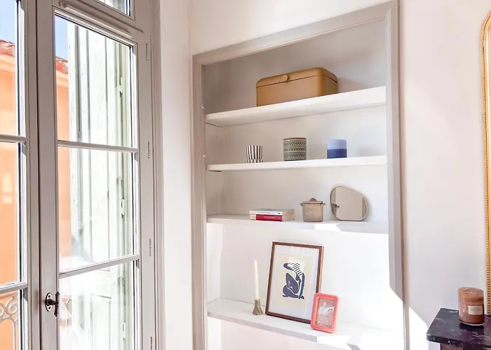 Hyper-centre, Lumineux Et Design